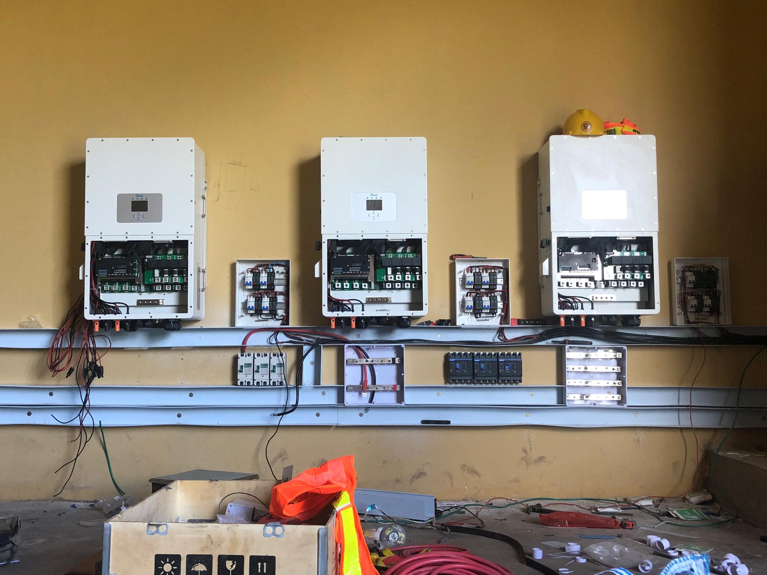 162kWp C&I Solar PV System with 150kW Inverter Capacity and 215kWh HV Battery Storage